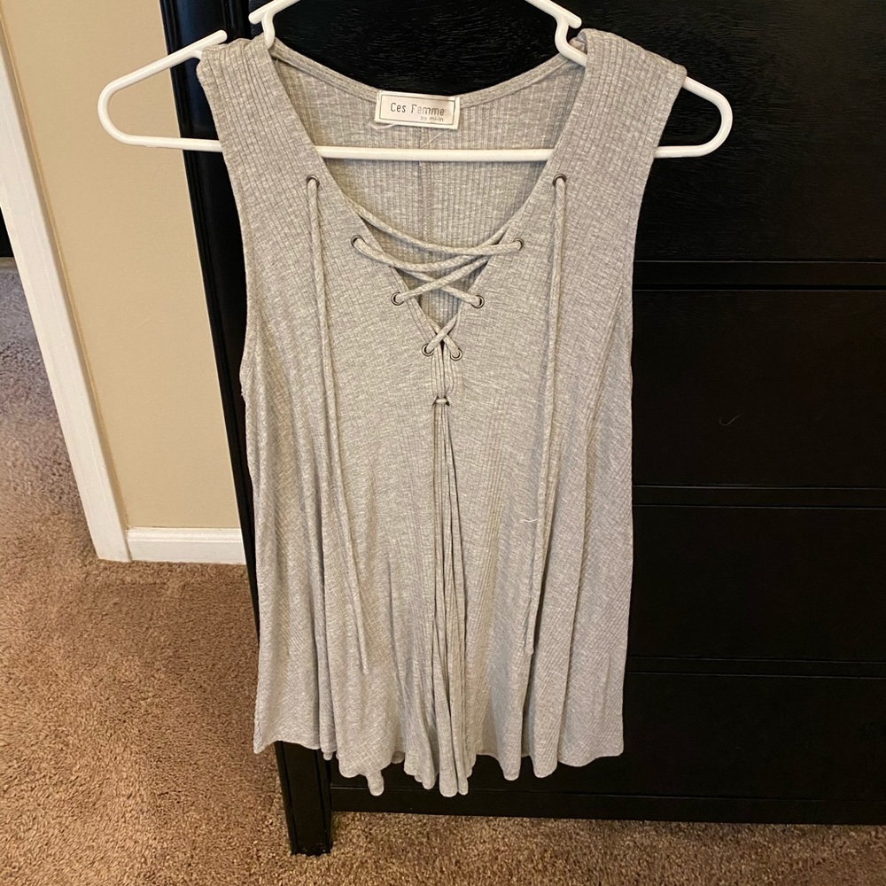 Cross crises tie tank